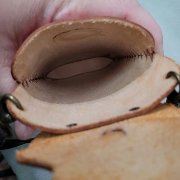 Hand Tooled Leather Floral Accent Embossed Crossbody PURSE - Picture 5 of 8